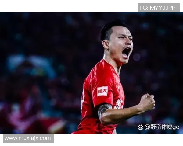 混迹绿茵场数十载的足球传奇球星回顾与传奇轨迹分析